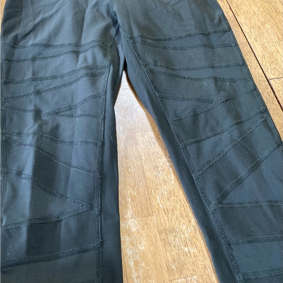 Beautiful lululemon leggings size 6 green color - Picture 9 of 11